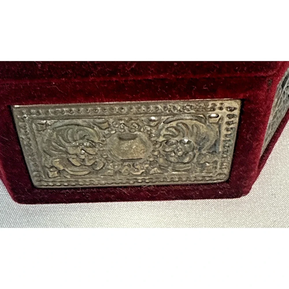 Vintage Red Velvet Embossed Silver Plated Hexagon Jewelry Trinket Box‎ 4